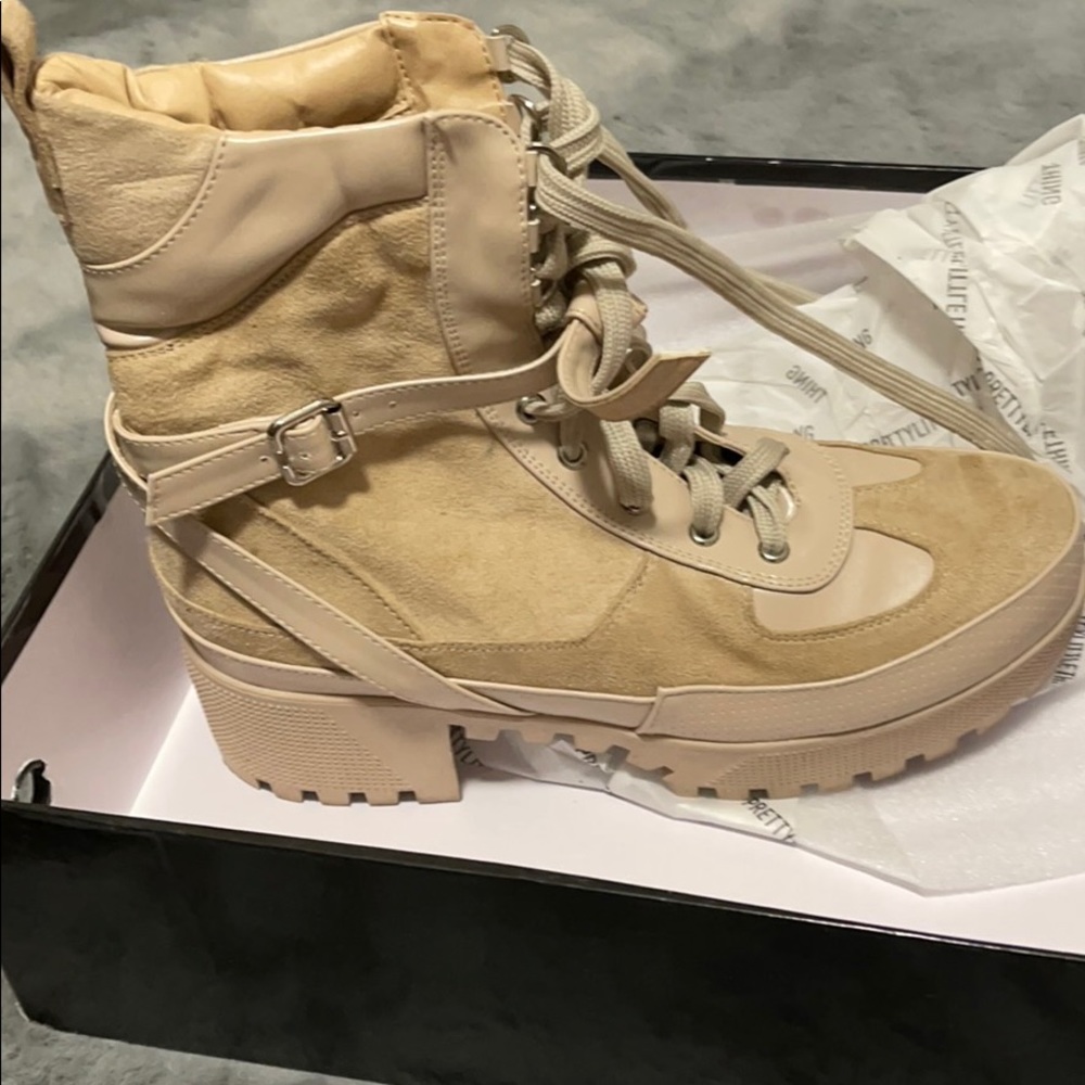 Trendy tan boots